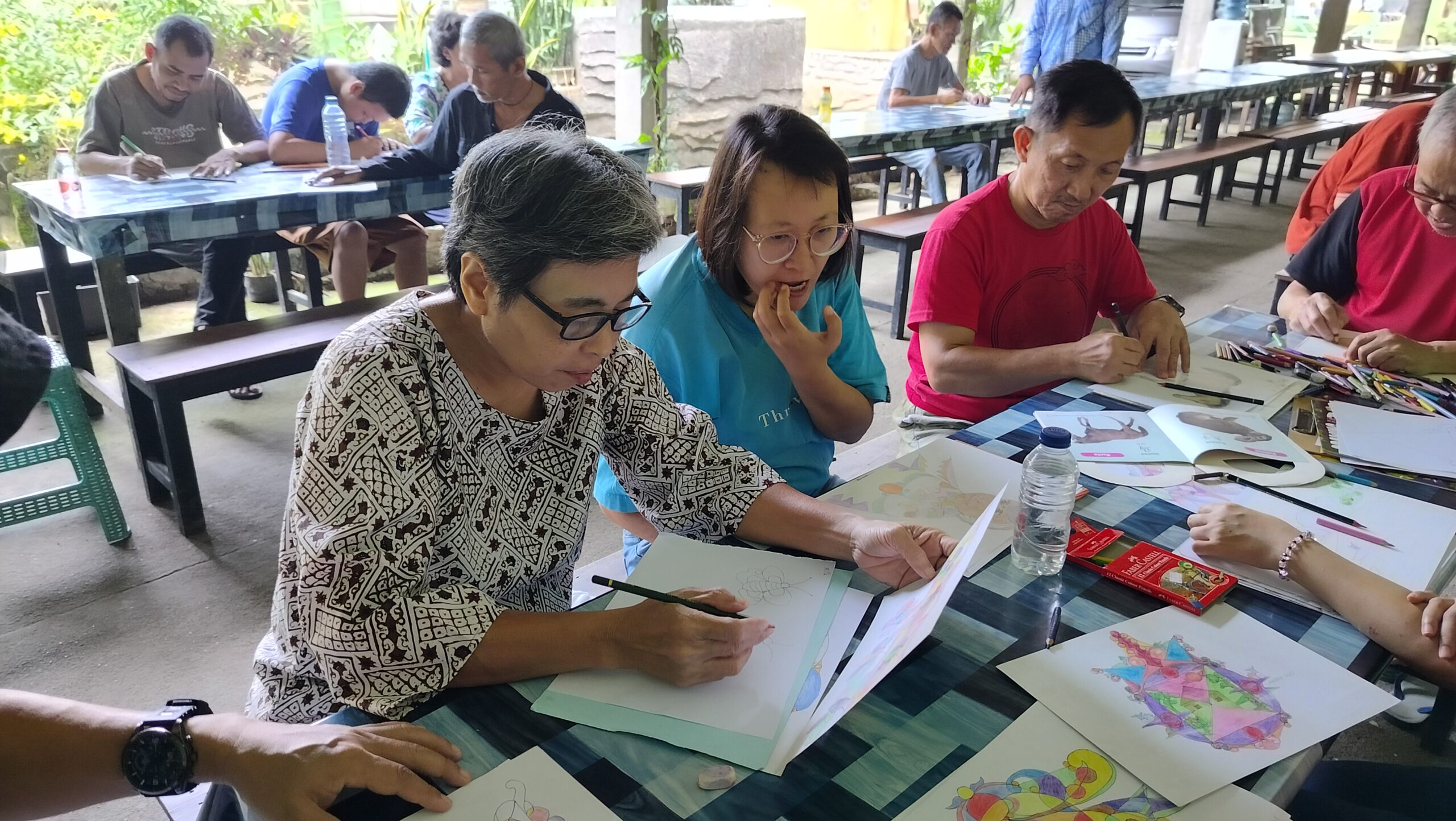 Kegiatan kerajinan tangan di Panti Rehabilitasi Betesda