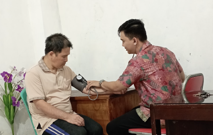 Pemeriksaan kesehatan klien Panti Rehabilitasi Betesda
